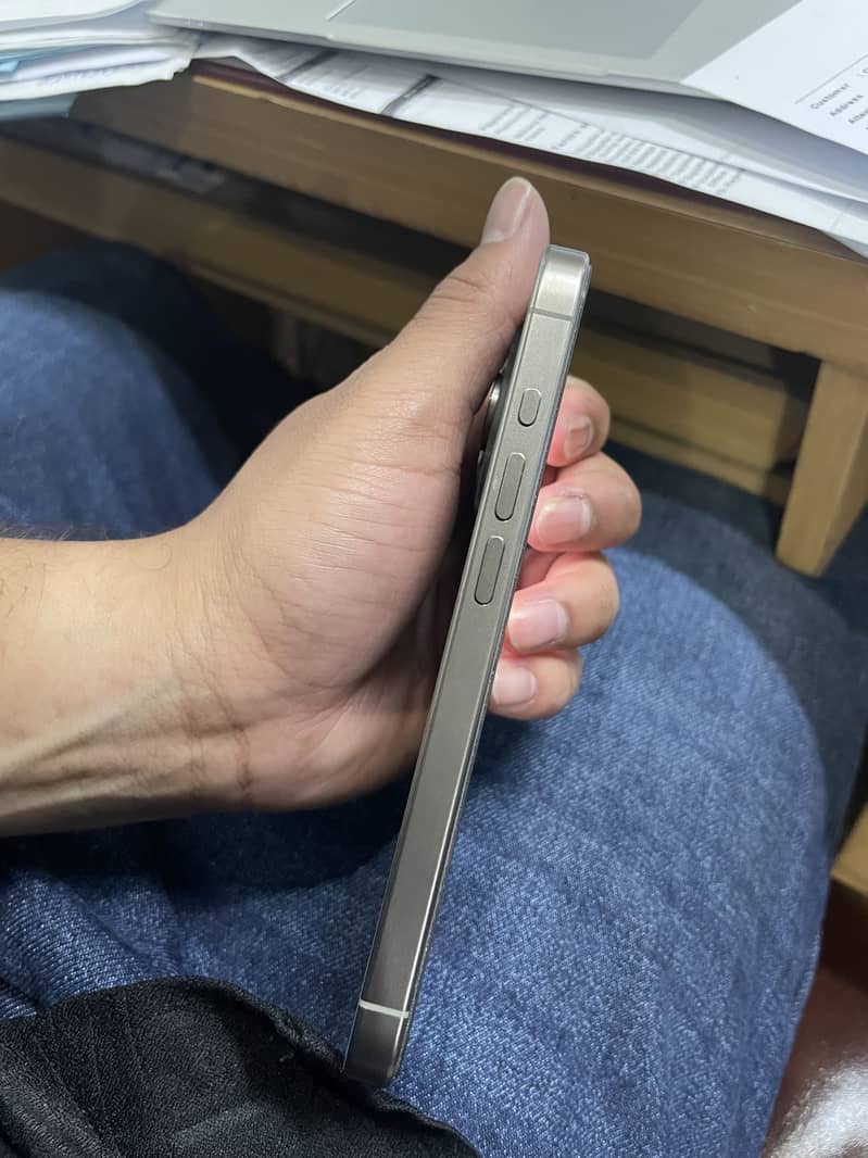 iPhone 15 pro 2