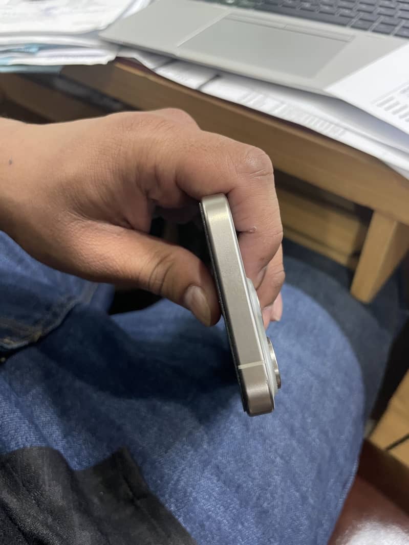iPhone 15 pro 4