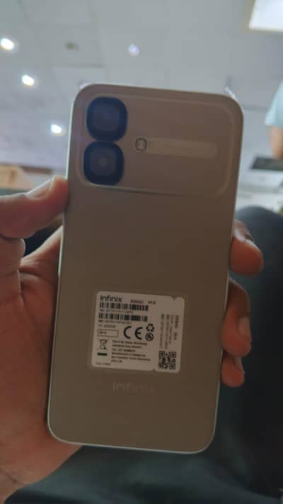 Infinix  smart 20 argent sell 10by10 candichon 4+4 64 11 mother warent
