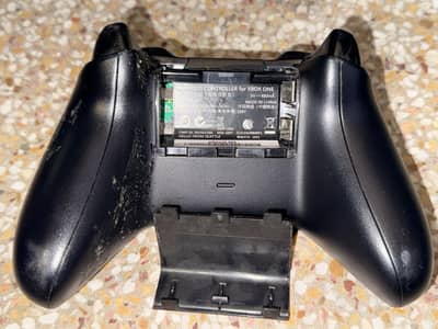 Xbox one s with original controller 10/9.5