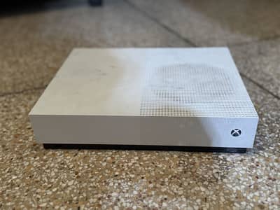 Xbox one s 512gb with original controller 10/9.5