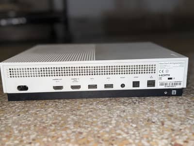 Xbox one s 512gb with original controller 10/9.5