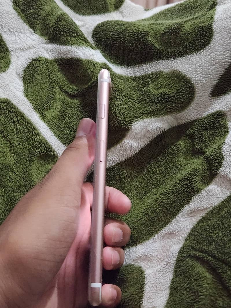 Apple iPhone 7 Plus 1