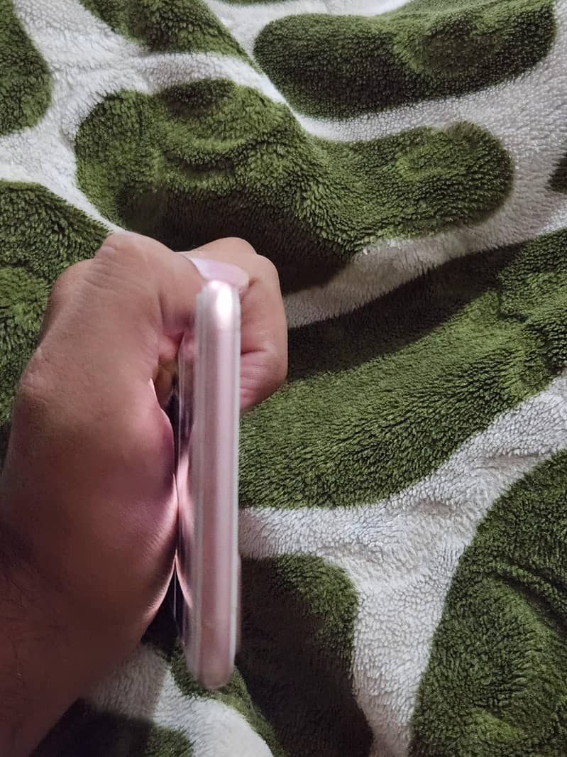 Apple iPhone 7 Plus 2