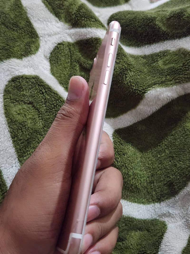 Apple iPhone 7 Plus 3