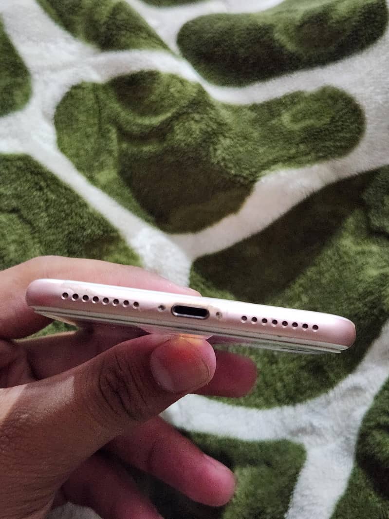 Apple iPhone 7 Plus 5