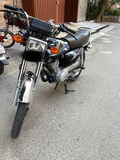 honda cg 125 2025 black [nut to nut genuine]