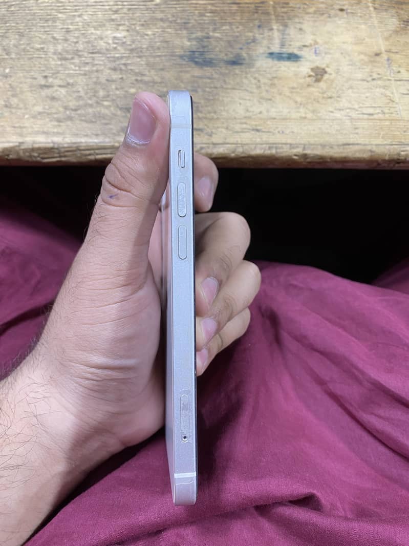 iPhone 12 4