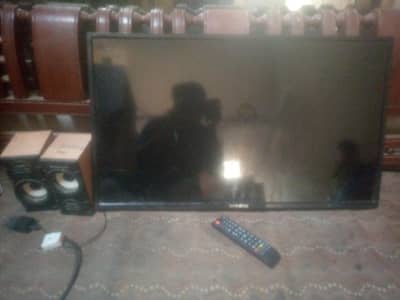 Fantastic to play the video with internet 32" L. C. D