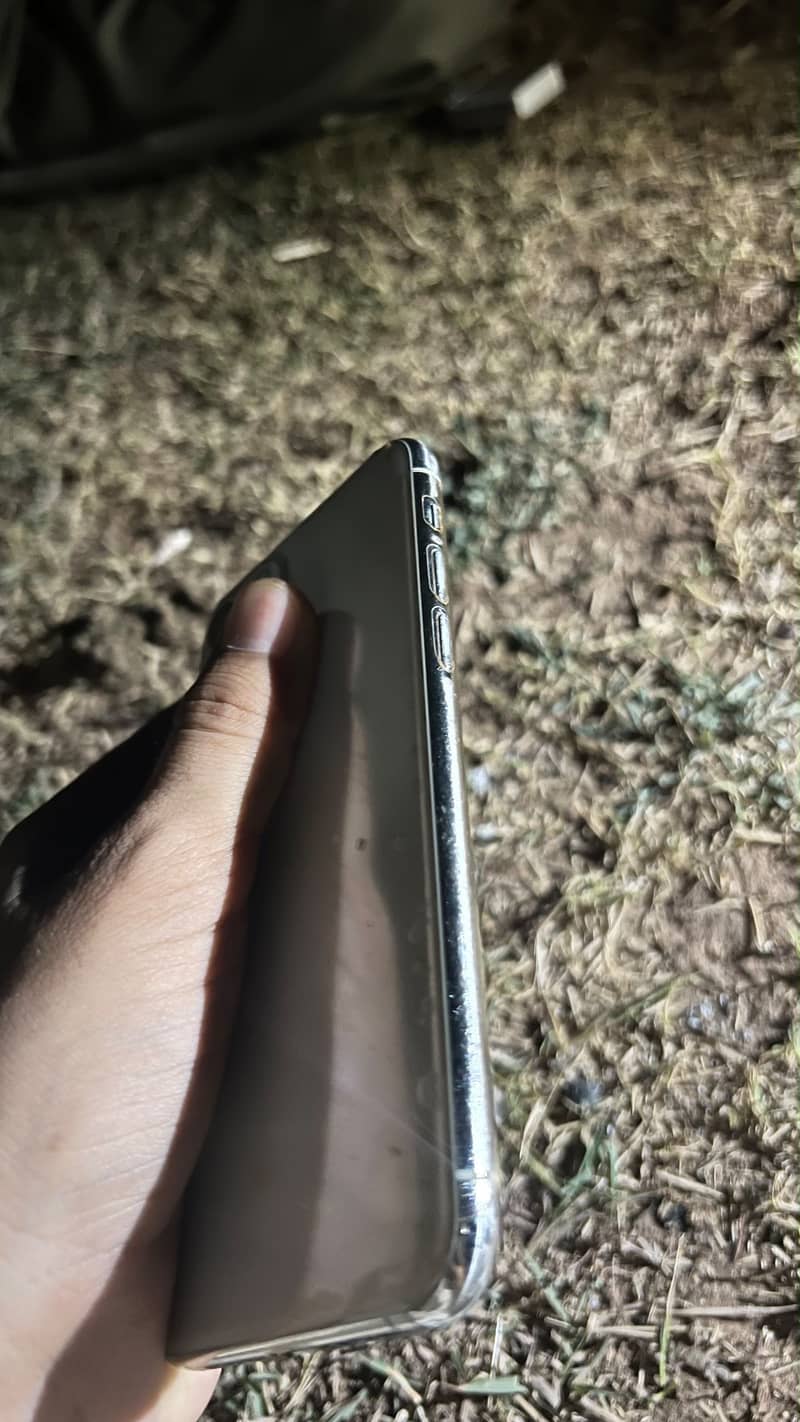 iPhone 11 Pro 5