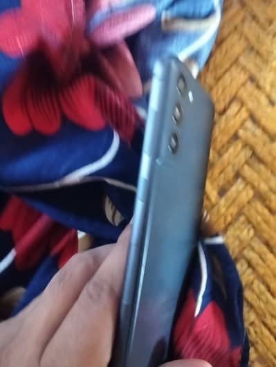 Samsung Galaxy S21 9/10 Condition. 1 year used