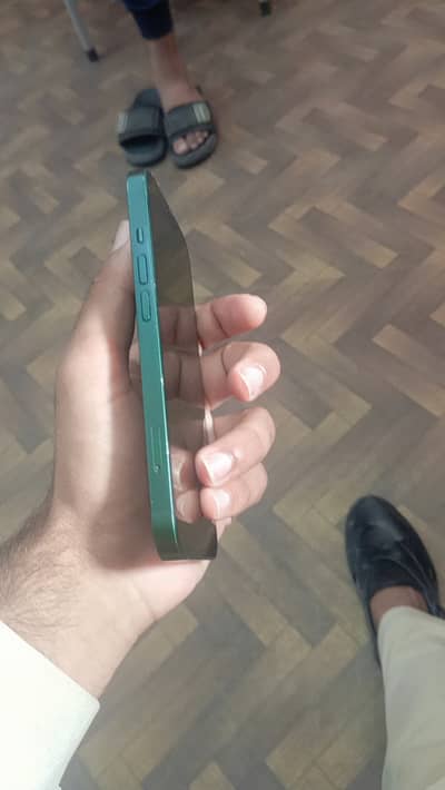 Apple iPhone 13