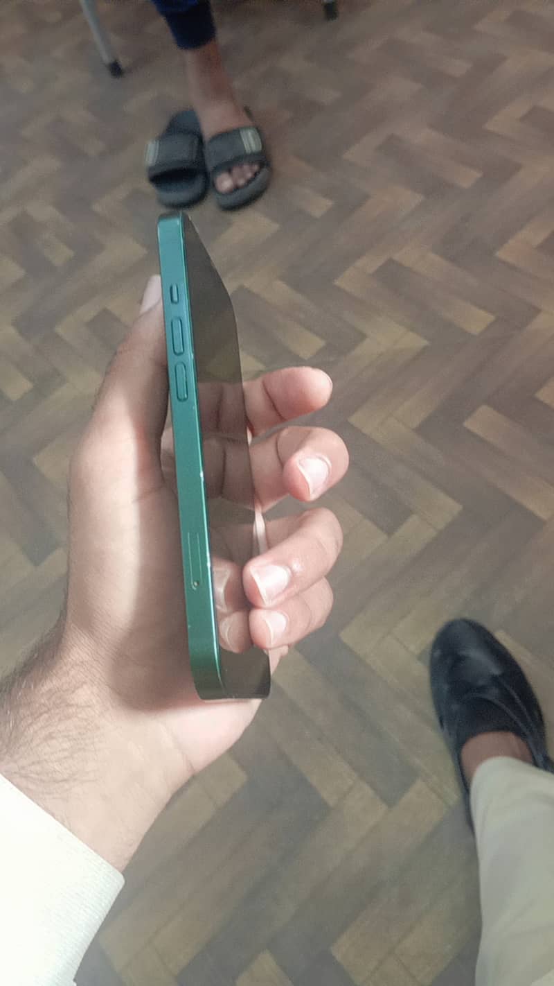 Apple iPhone 13 0