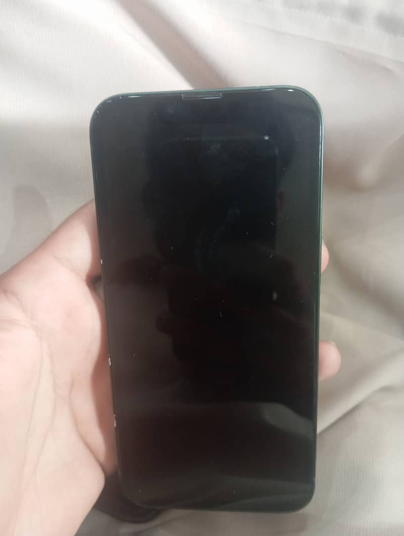 Apple iPhone 13 4