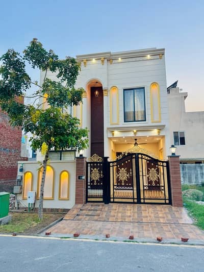Prime Location House Of 5 Marla For sale In Royal Palm City