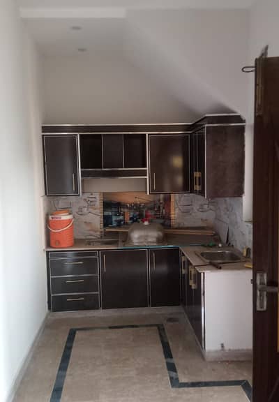 3.5 Marla Dubble Unit Full House For Rent ( Farooq Colony Near Pacakges Mall)