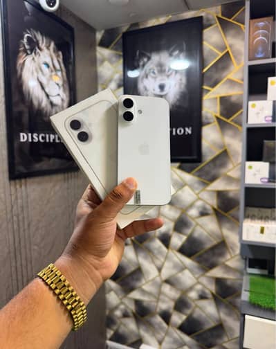 Apple iPhone 16