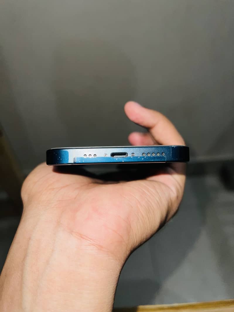 Apple iPhone 13 2