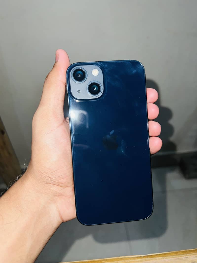 Apple iPhone 13 4