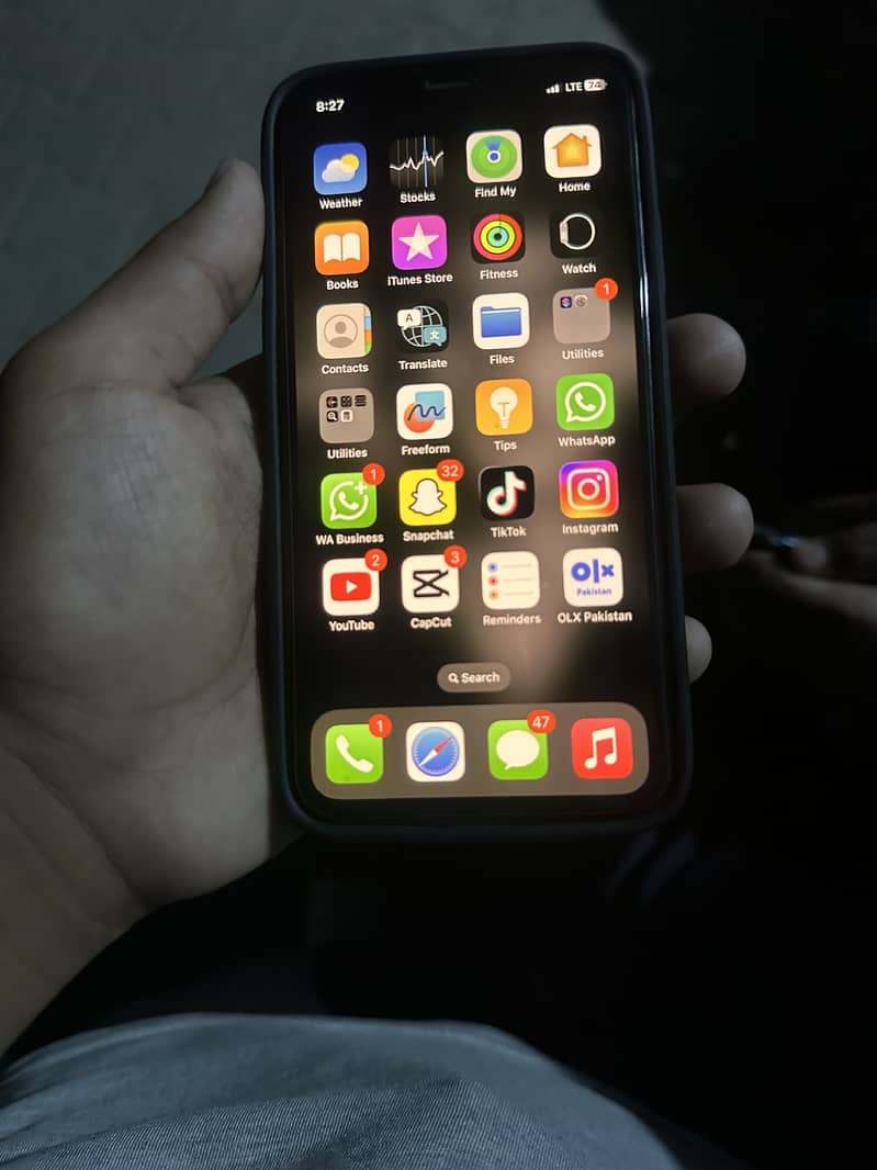 Apple iPhone X 4