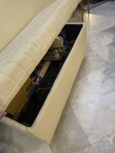Look like new Setty sofa with storage tank.