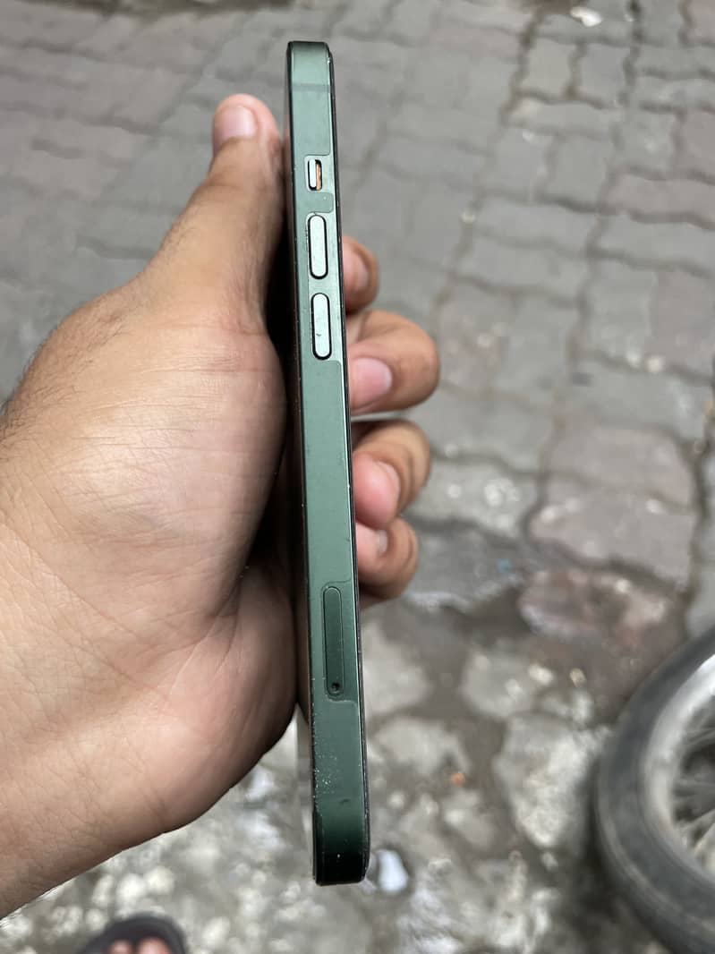 Apple iPhone 13 3