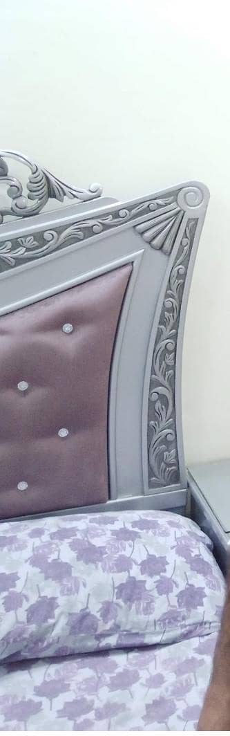 Grey bed with plum shade quilting