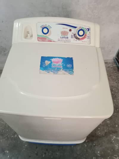 it's a brand new washing machine perfect condition and huge space