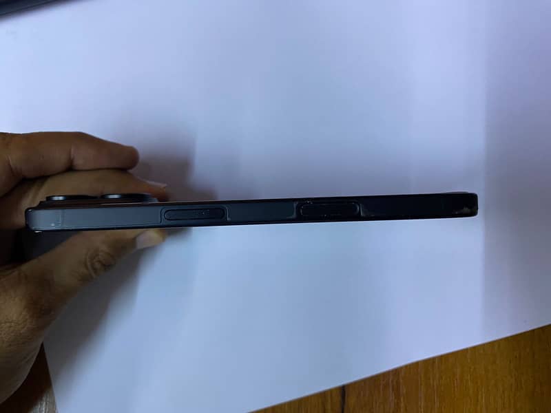 Apple iPhone 16 4