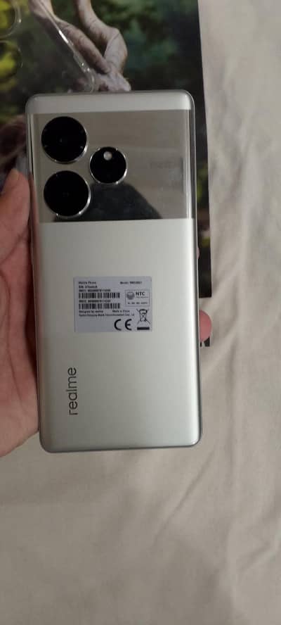 Realme GT 6 , 100% battery health