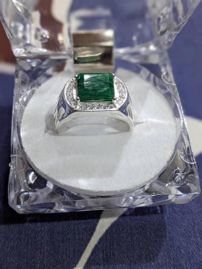 Swat Emerlad 2.8ct