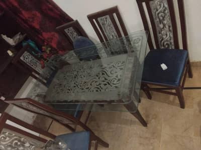 dinning table for sale good condition