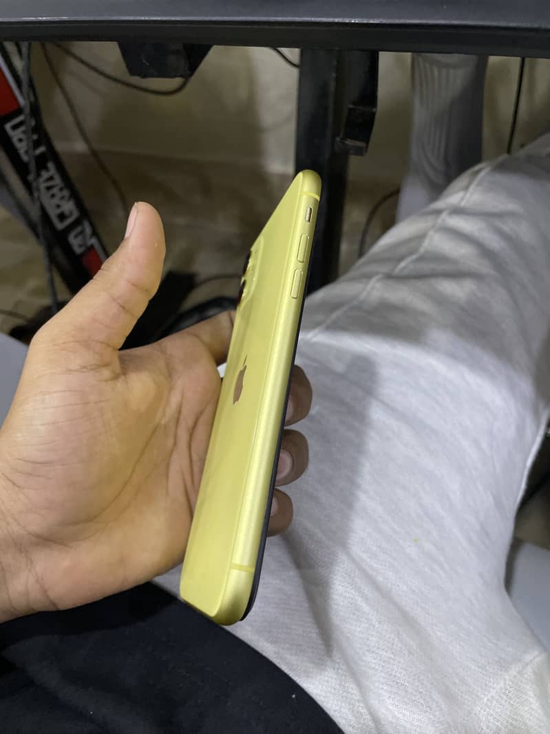 Apple iPhone 11 3