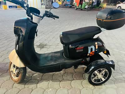 evee nisa three wheel like new
