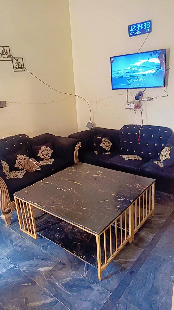 Great condition sofa set 13
