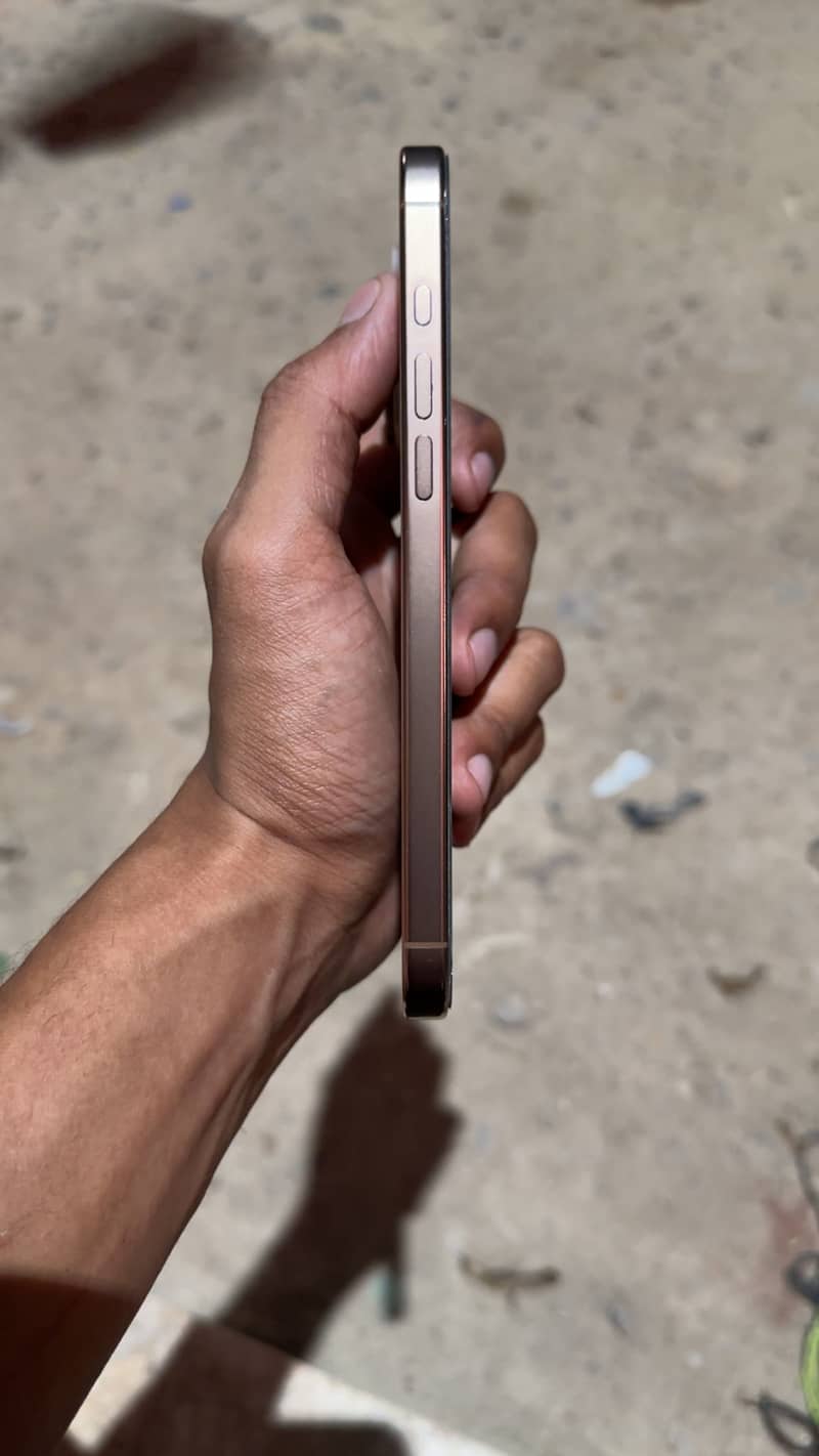 Iphone 16 pro max 3