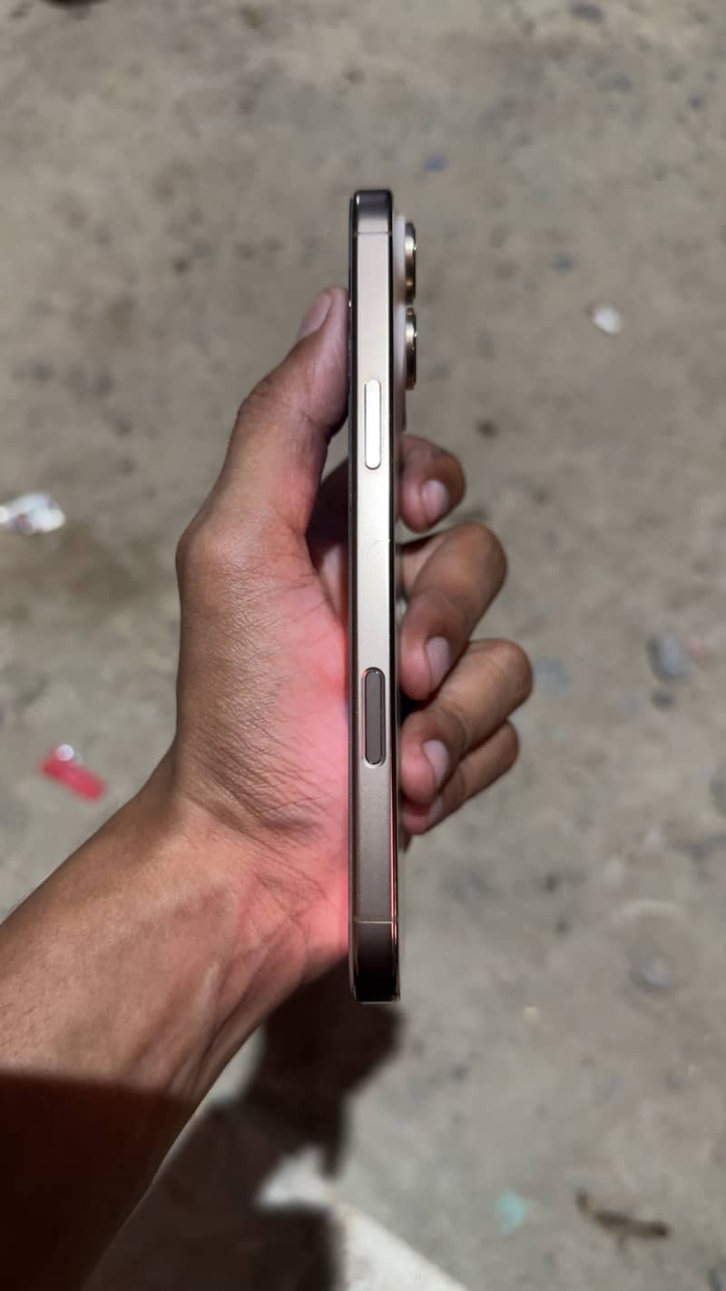 Iphone 16 pro max 4