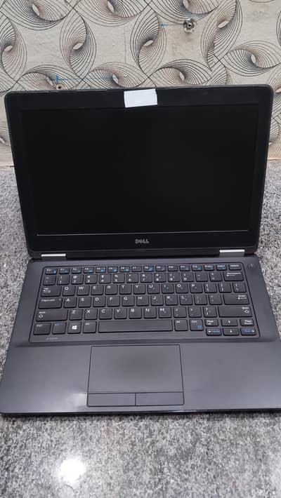 Dell latitude E 5270 8gb ram, 500 gb hdd & 128 gb ssd