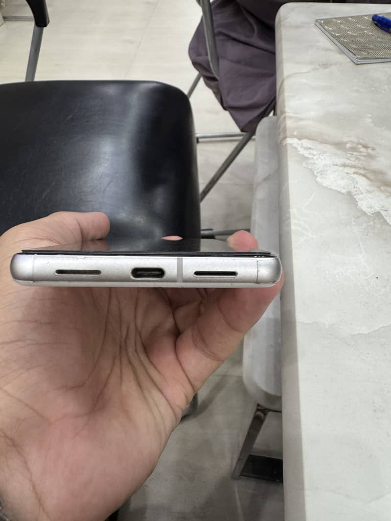 Google Pixel 7 4