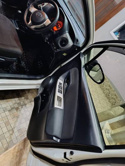 Toyota Vitz 2015