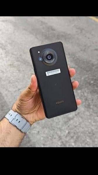 Sharp Aquos R7
