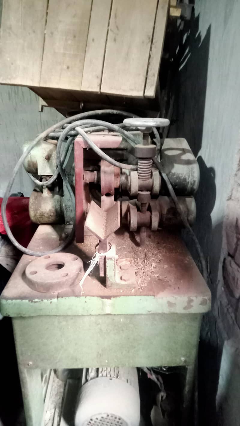 Automatic WAutomatic Wooden Broom & Mop Handle Making Machine 1