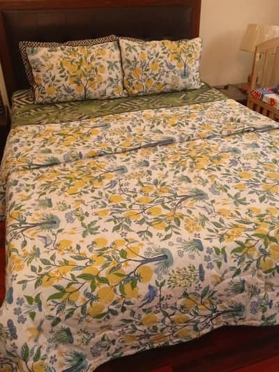 interwood queen sixe bed  is up fr sale