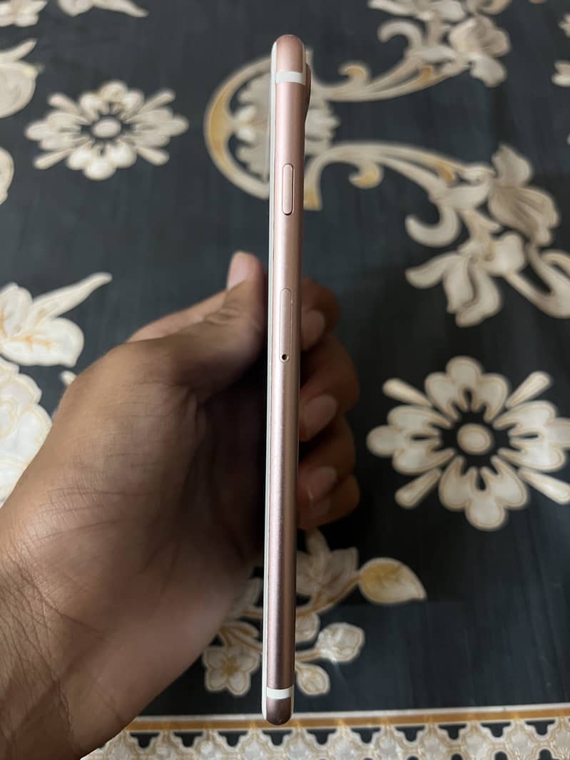 Apple iPhone 7 Plus 2