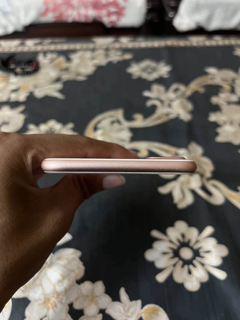 Apple iPhone 7 Plus 3
