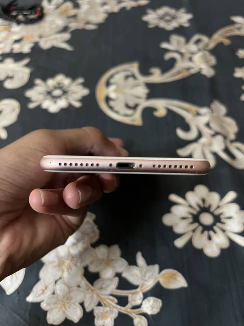 Apple iPhone 7 Plus 5