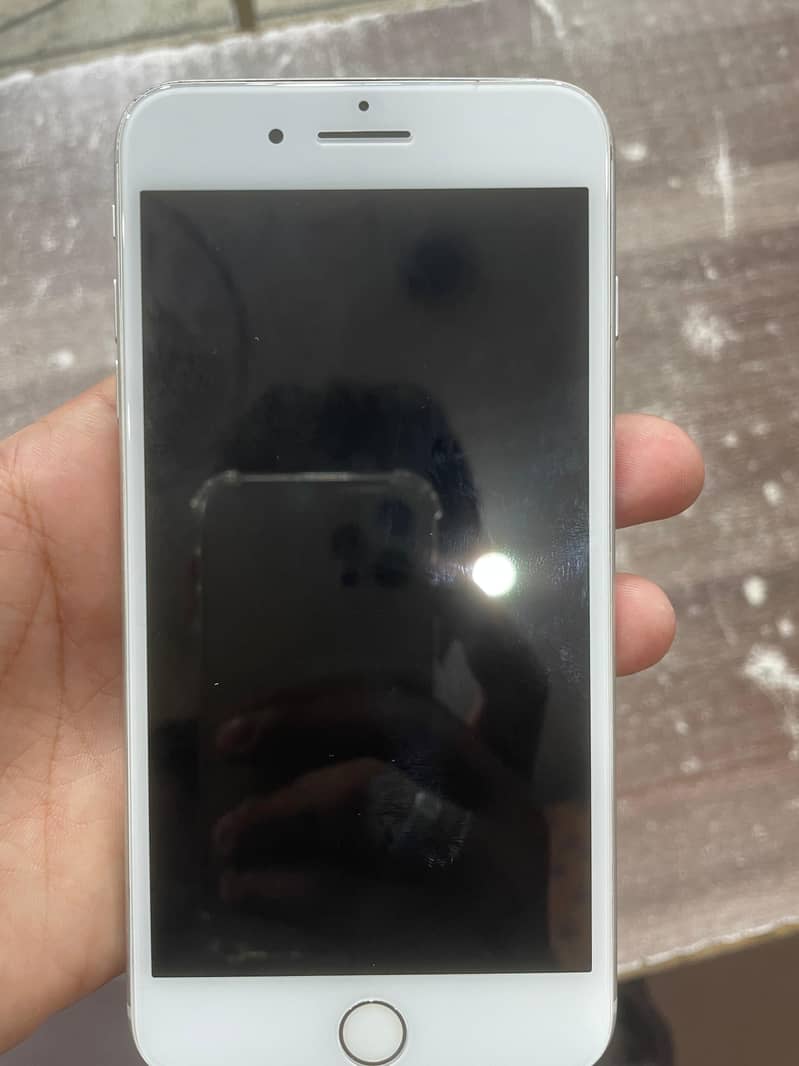 Apple iPhone 8 Plus 3