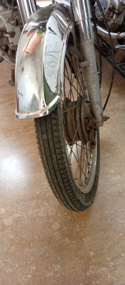 13m model hai dhoom bike engine all okay hai