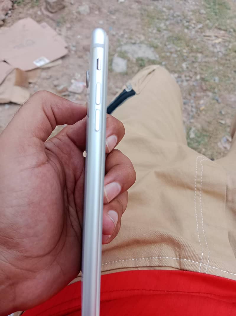 Apple iPhone 8 Plus 2