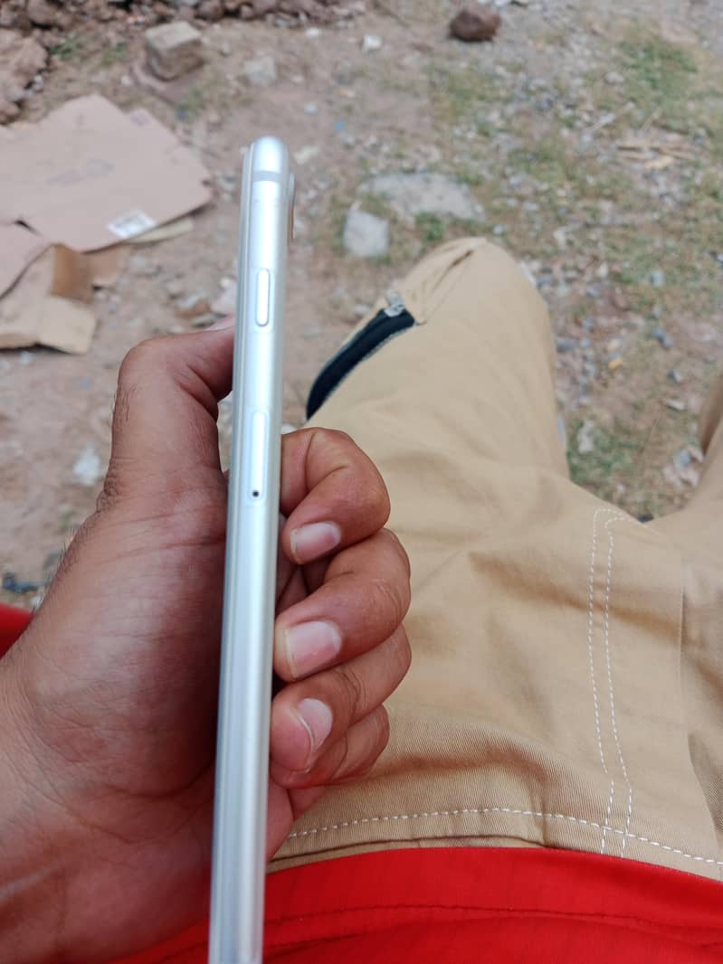 Apple iPhone 8 Plus 3